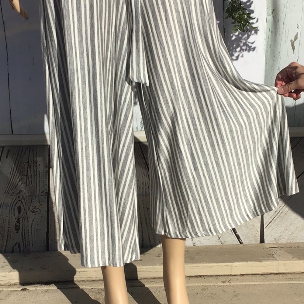 FRONT & BACK V~NECK SEMI~CROPPED SOFT JUMPSUIT - Picture 4 of 14